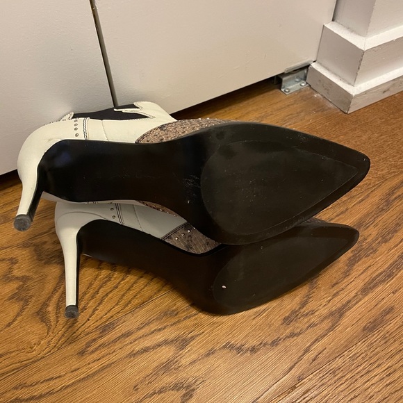 Lola Cruz Austin white snake print cowboy bootie - Picture 4 of 4